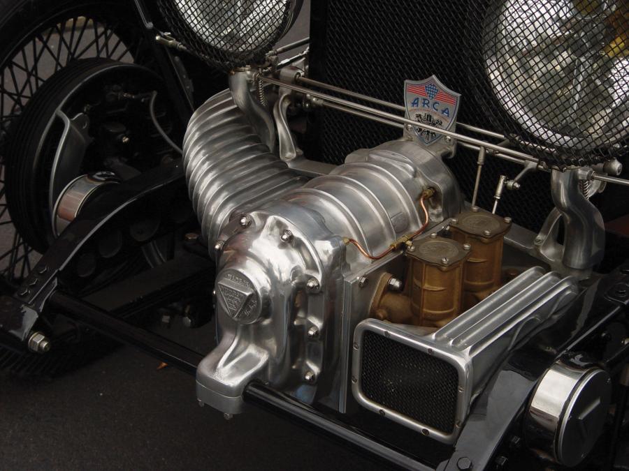 Моторный отсек Hudson Super Six Supercharged Sports Tourer 1927 года  (фото 4 из 4)